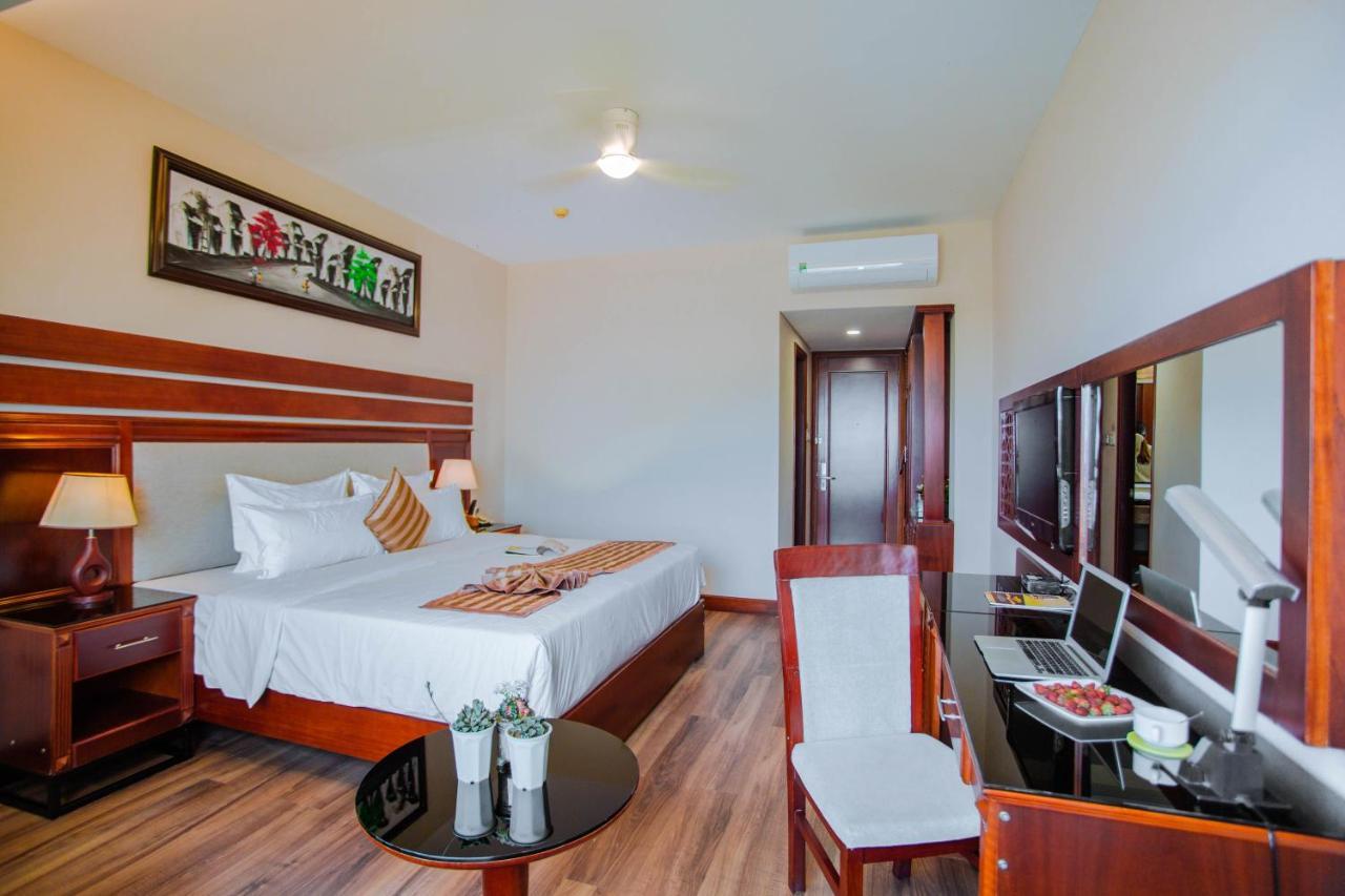 Minh Toan Athena Hotel Дананг Экстерьер фото
