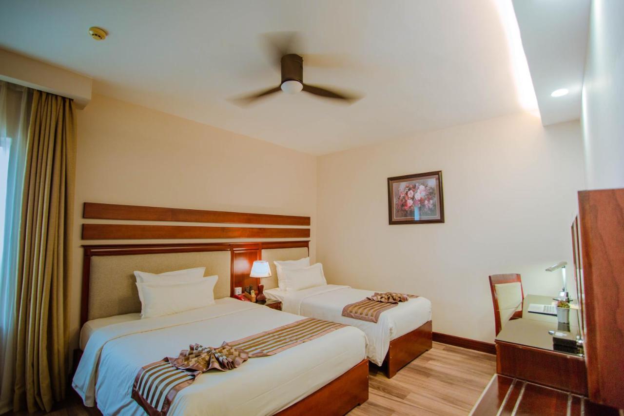 Minh Toan Athena Hotel Дананг Экстерьер фото