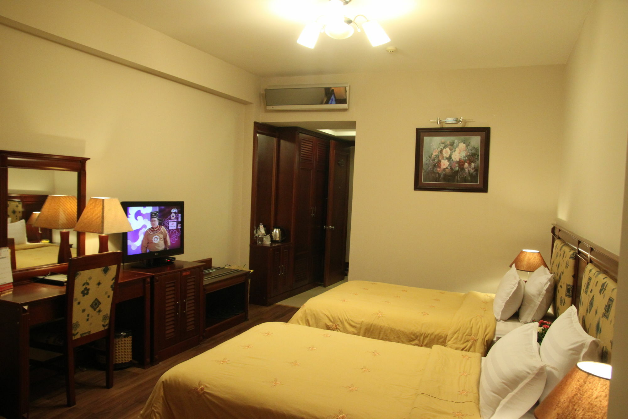 Minh Toan Athena Hotel Дананг Экстерьер фото