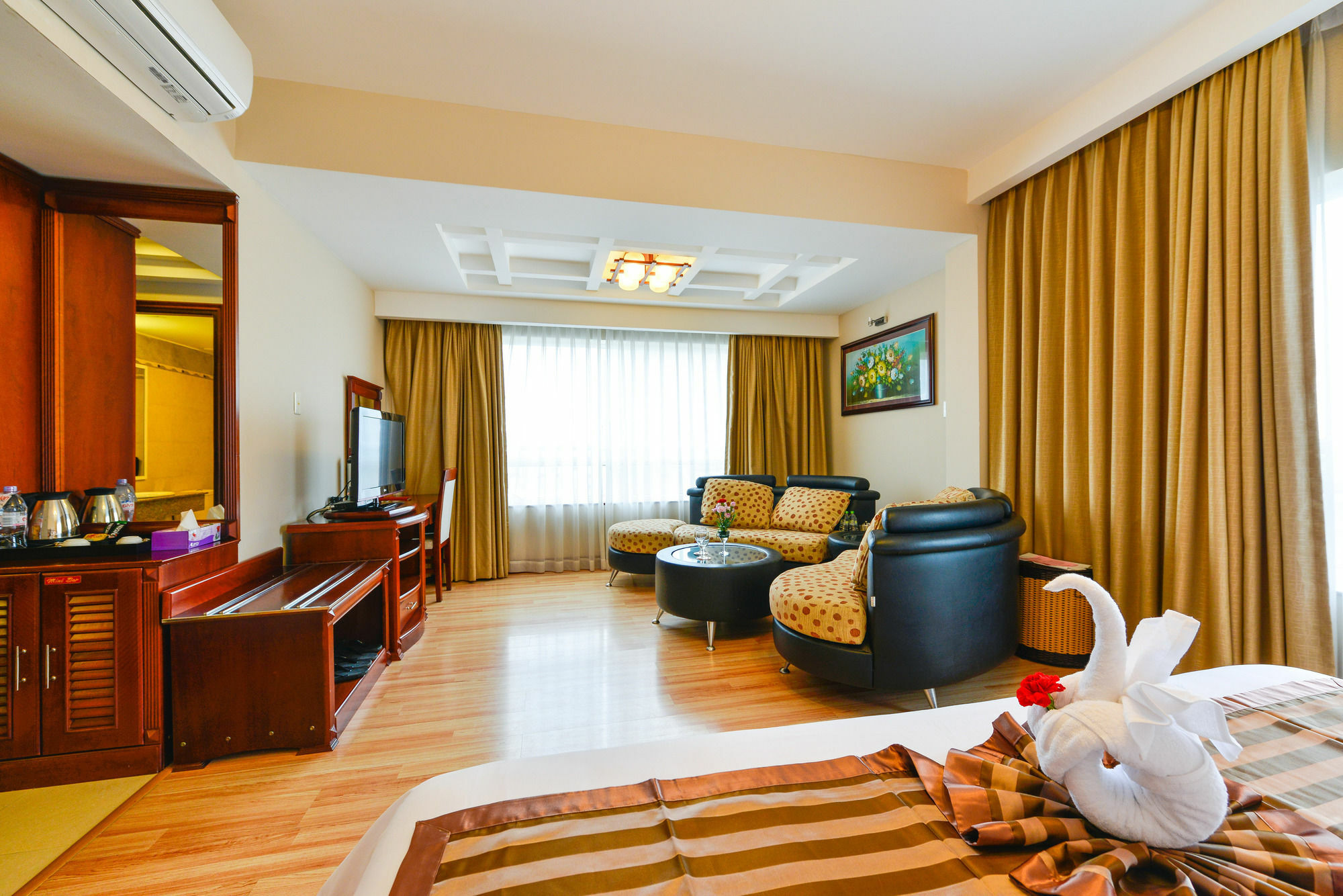 Minh Toan Athena Hotel Дананг Экстерьер фото